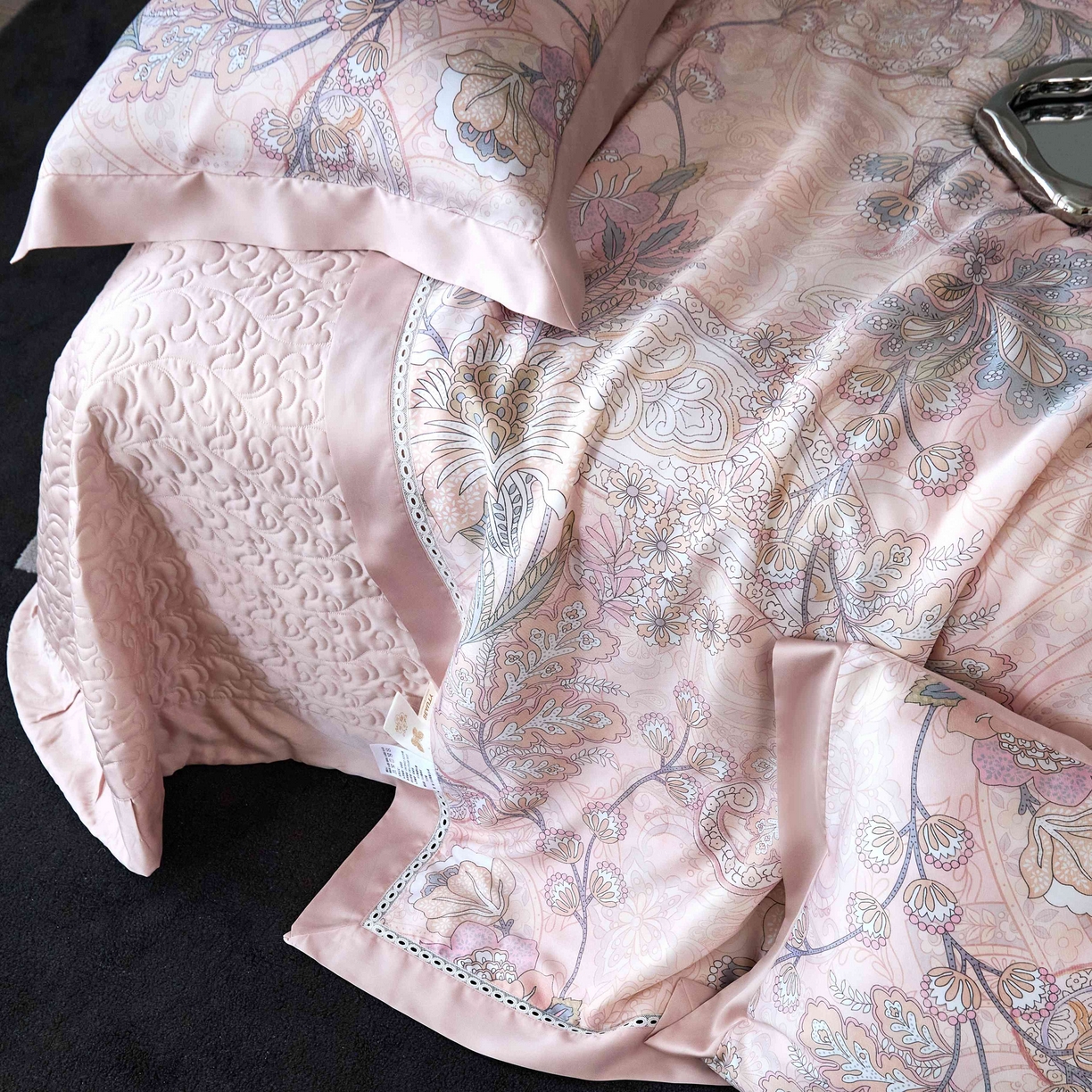 91家纺网 家纺一手货源 找家纺 榻尚家居 2025新款天丝床盖夏被夏凉被空调被四件套-佩利兹 佩利兹床盖夏被四件套-粉色