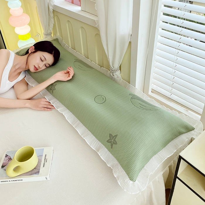 91家纺网 家纺一手货源 找家纺 雨彤家纺 2025新款冰豆豆蕾丝花边双人长枕套单品枕套枕套单件 小鲸鱼-橄榄绿