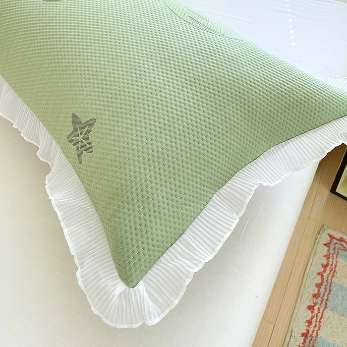 91家纺网 家纺一手货源 找家纺 雨彤家纺 2025新款冰豆豆蕾丝花边双人长枕套单品枕套枕套单件 小鲸鱼-橄榄绿