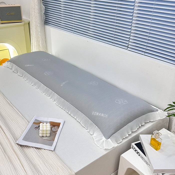 91家纺网 家纺一手货源 找家纺 雨彤家纺 2025新款冰豆豆蕾丝花边双人长枕套单品枕套枕套单件 山茶花-灰