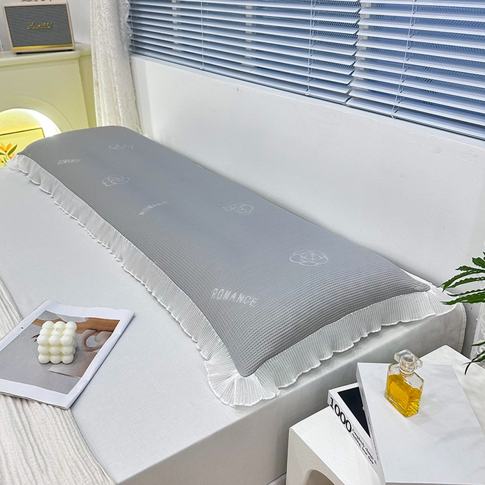 91家纺网 家纺一手货源 找家纺 雨彤家纺 2025新款冰豆豆蕾丝花边双人长枕套单品枕套枕套单件 山茶花-灰