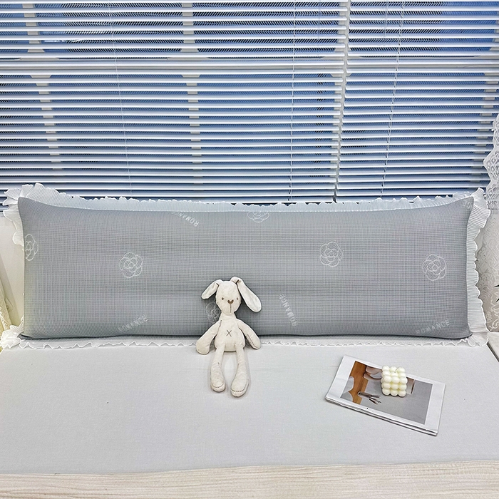 91家纺网 家纺一手货源 找家纺 雨彤家纺 2025新款冰豆豆蕾丝花边双人长枕套单品枕套枕套单件 山茶花-灰