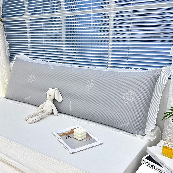 91家纺网 家纺一手货源 找家纺 雨彤家纺 2025新款冰豆豆蕾丝花边双人长枕套单品枕套枕套单件 山茶花-灰