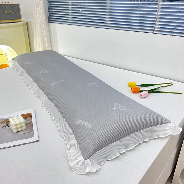 91家纺网 家纺一手货源 找家纺 雨彤家纺 2025新款冰豆豆蕾丝花边双人长枕套单品枕套枕套单件 山茶花-灰