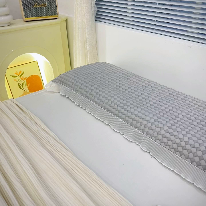 91家纺网 家纺一手货源 找家纺 雨彤家纺 2025新款冰豆豆蕾丝花边双人长枕套单品枕套枕套单件 小菱形-灰