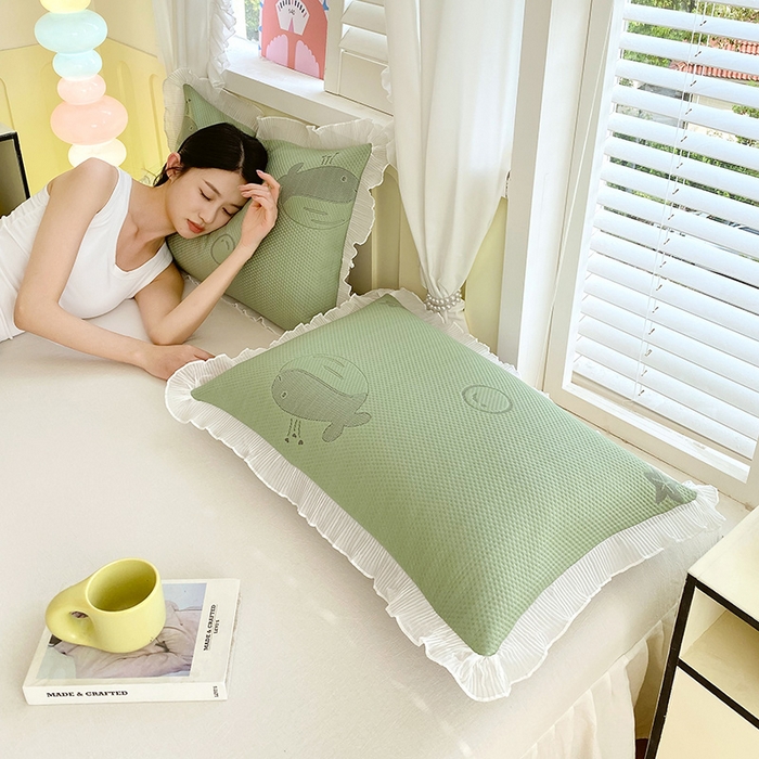 91家纺网 家纺一手货源 找家纺 雨彤家纺 2025新款冰豆豆蕾丝花边单人枕套单品枕套枕套单件 小鲸鱼-橄榄绿