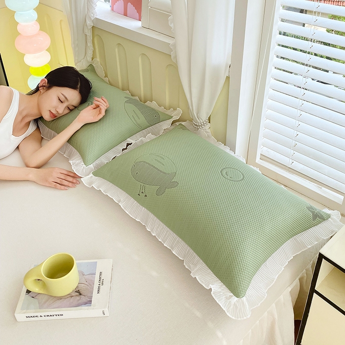 91家纺网 家纺一手货源 找家纺 雨彤家纺 2025新款冰豆豆蕾丝花边单人枕套单品枕套枕套单件 小鲸鱼-橄榄绿