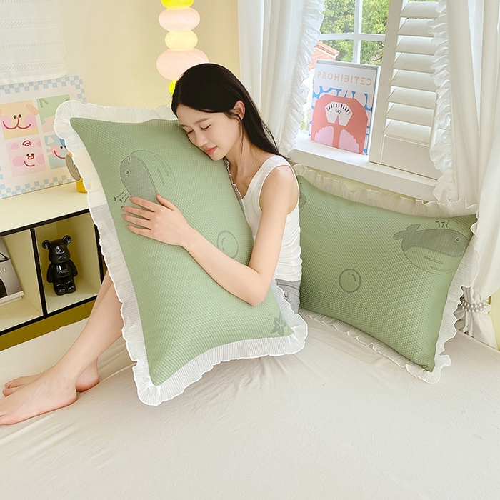 91家纺网 家纺一手货源 找家纺 雨彤家纺 2025新款冰豆豆蕾丝花边单人枕套单品枕套枕套单件 小鲸鱼-橄榄绿