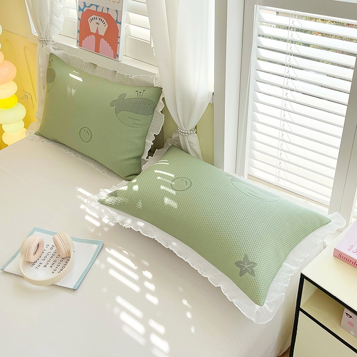 91家纺网 家纺一手货源 找家纺 雨彤家纺 2025新款冰豆豆蕾丝花边单人枕套单品枕套枕套单件 小鲸鱼-橄榄绿