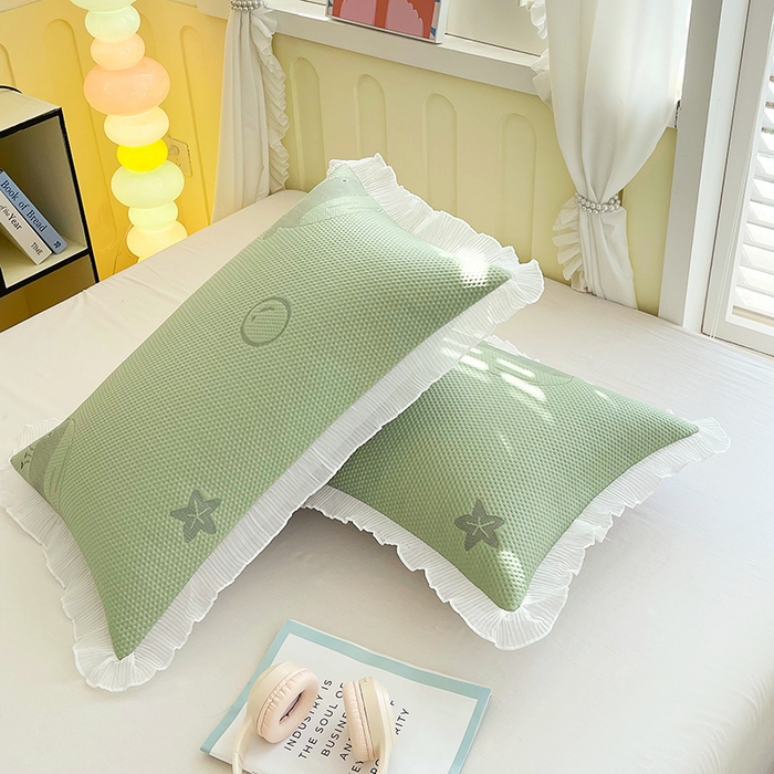 91家纺网 家纺一手货源 找家纺 雨彤家纺 2025新款冰豆豆蕾丝花边单人枕套单品枕套枕套单件 小鲸鱼-橄榄绿