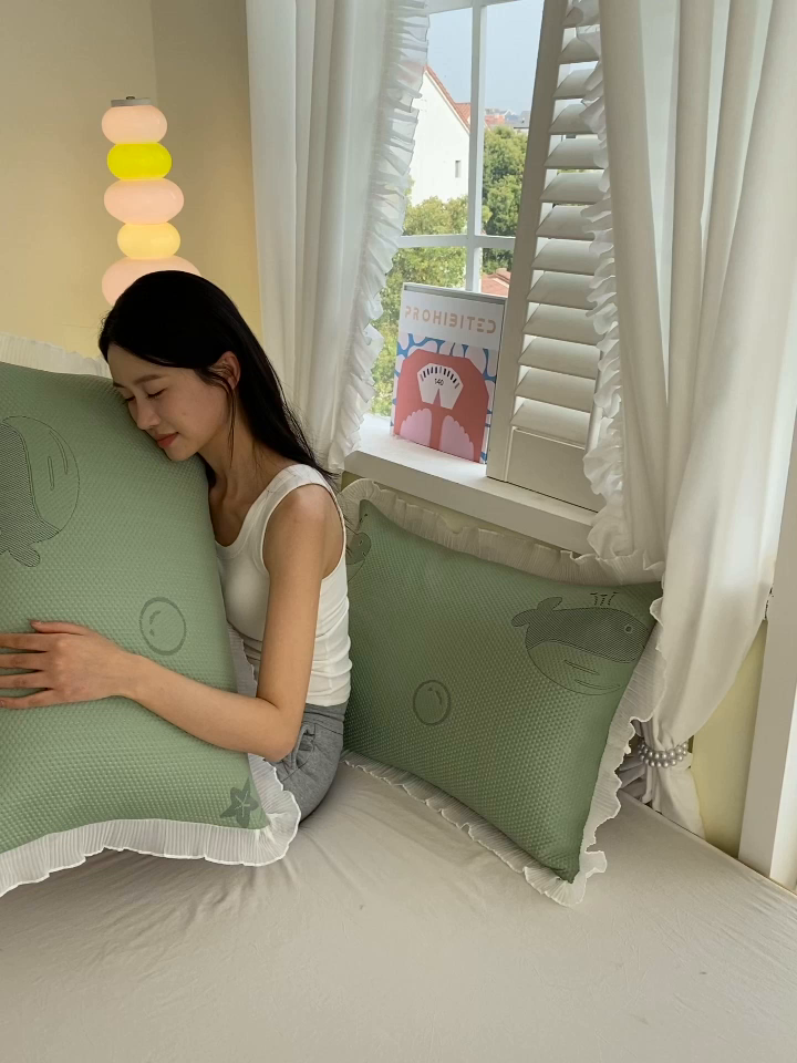 91家纺网 家纺一手货源 找家纺 雨彤家纺 2025新款冰豆豆蕾丝花边单人枕套单品枕套枕套单件 小鲸鱼-橄榄绿