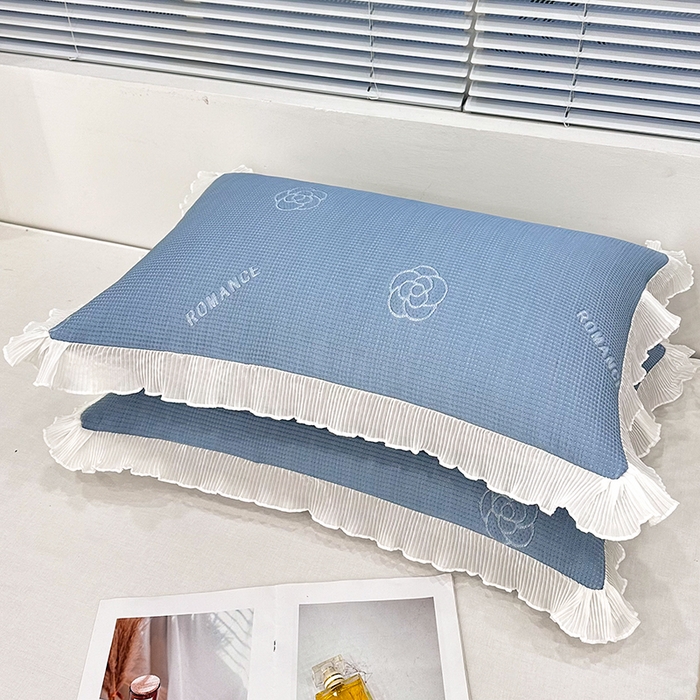 91家纺网 家纺一手货源 找家纺 雨彤家纺 2025新款冰豆豆蕾丝花边单人枕套单品枕套枕套单件 山茶花-湖蓝