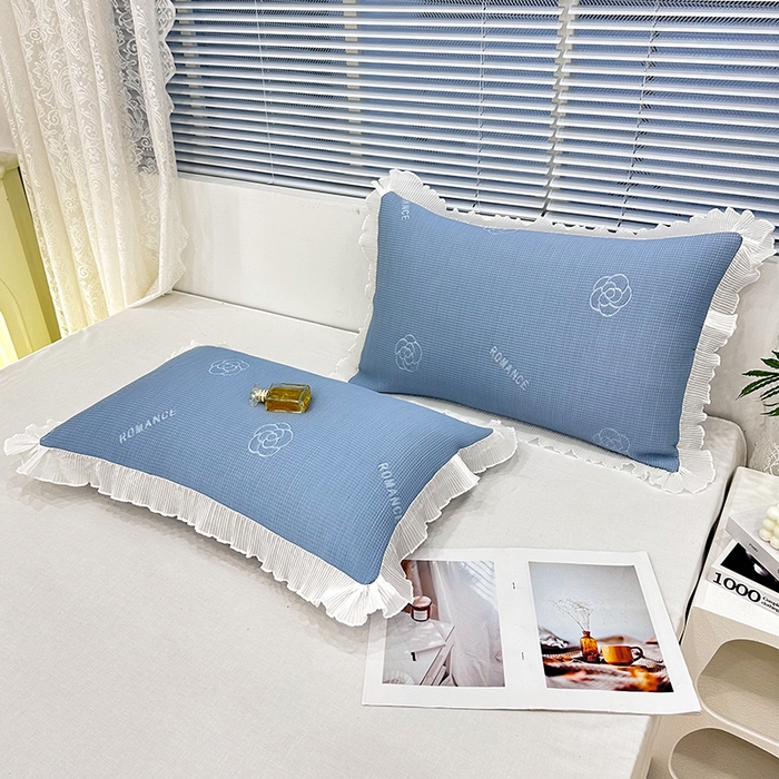 91家纺网 家纺一手货源 找家纺 雨彤家纺 2025新款冰豆豆蕾丝花边单人枕套单品枕套枕套单件 山茶花-湖蓝