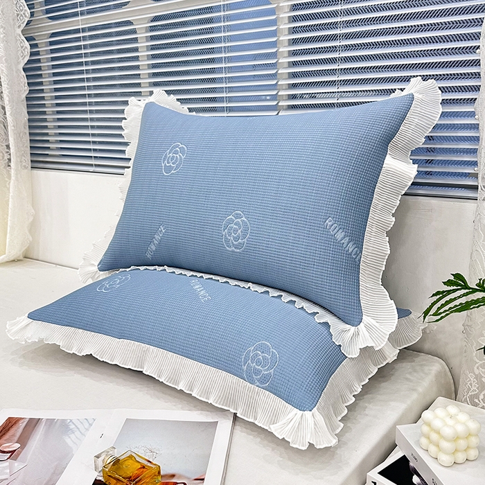 91家纺网 家纺一手货源 找家纺 雨彤家纺 2025新款冰豆豆蕾丝花边单人枕套单品枕套枕套单件 山茶花-湖蓝