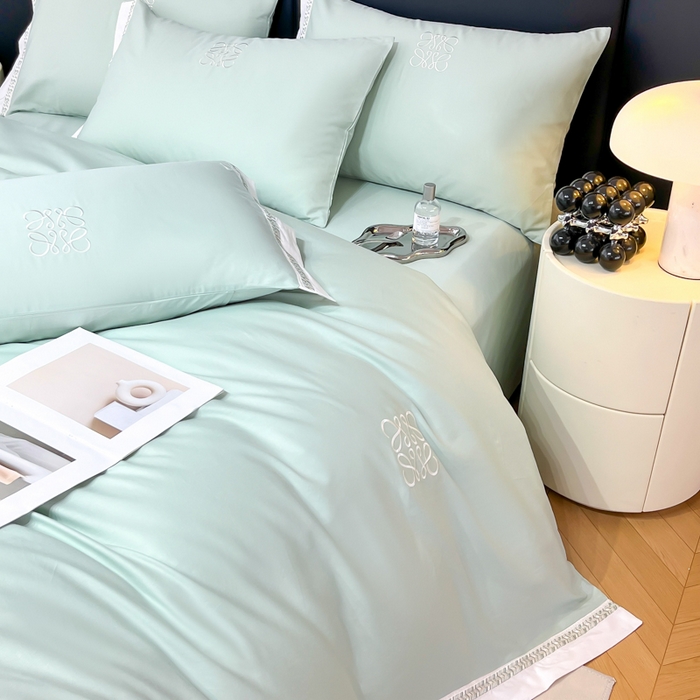 91家纺网 家纺一手货源 找家纺 梧桐家居 2025春夏新款全棉13374跑量罗伊儿四件套（退货不退礼盒） 罗伊儿-浅绿