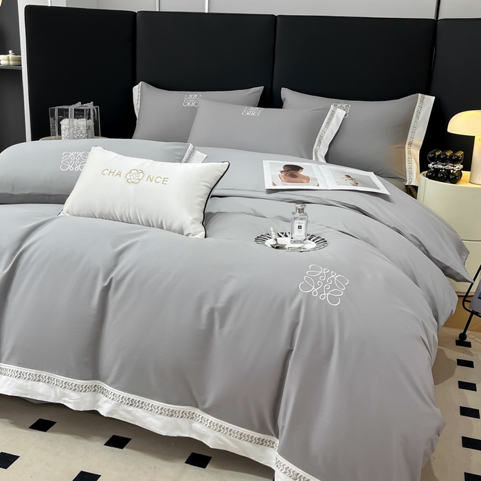 91家纺网 家纺一手货源 找家纺 梧桐家居 2025春夏新款全棉13374跑量罗伊儿四件套（退货不退礼盒） 罗伊儿-深灰