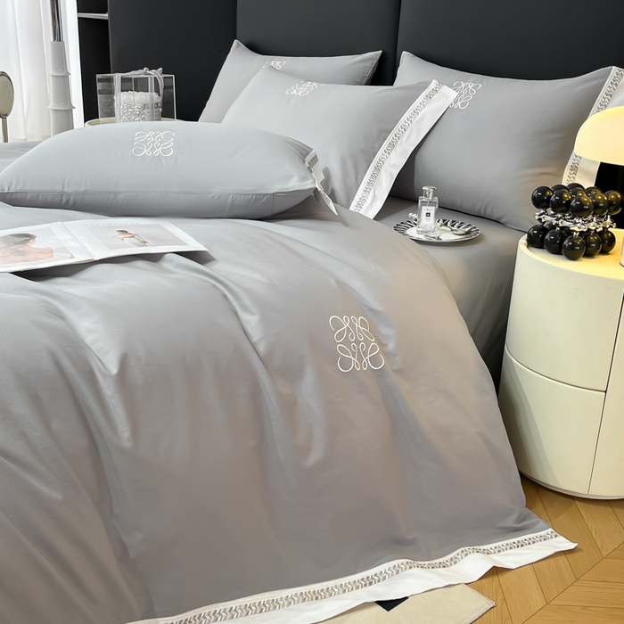 91家纺网 家纺一手货源 找家纺 梧桐家居 2025春夏新款全棉13374跑量罗伊儿四件套（退货不退礼盒） 罗伊儿-深灰