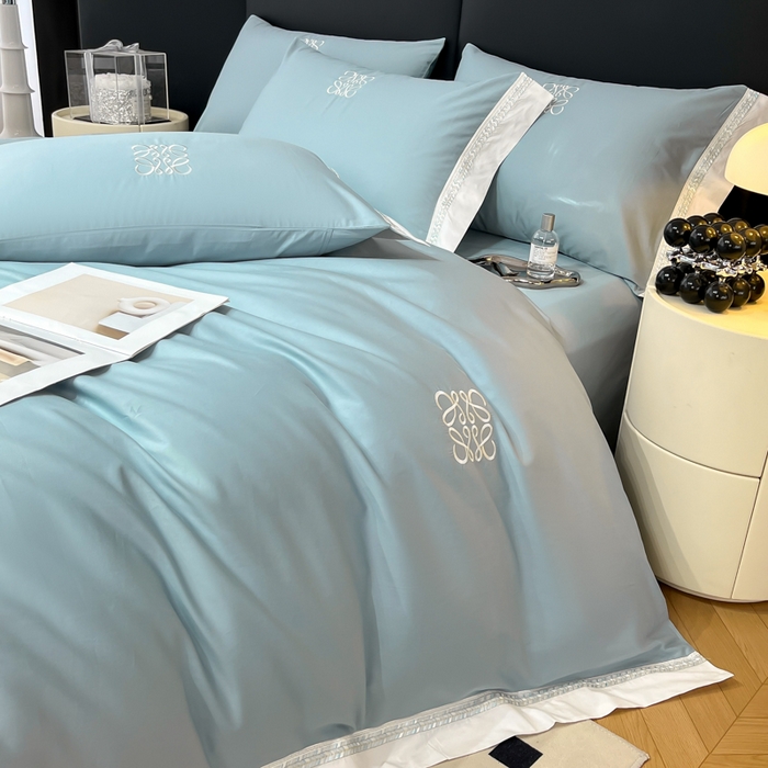 91家纺网 家纺一手货源 找家纺 梧桐家居 2025春夏新款全棉13374跑量罗伊儿四件套（退货不退礼盒） 罗伊儿-飘蓝