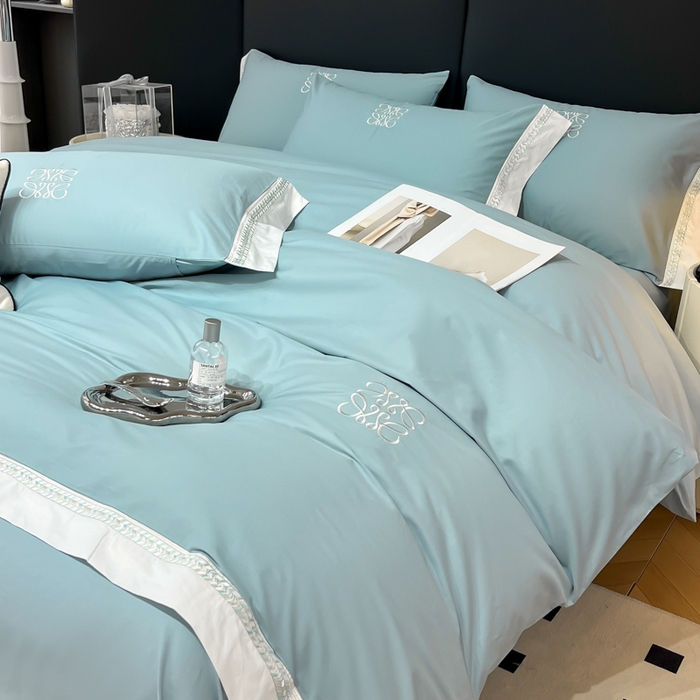 91家纺网 家纺一手货源 找家纺 梧桐家居 2025春夏新款全棉13374跑量罗伊儿四件套（退货不退礼盒） 罗伊儿-飘蓝