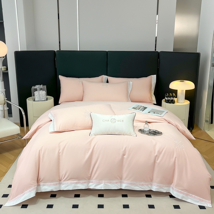 91家纺网 家纺一手货源 找家纺 梧桐家居 2025春夏新款全棉13374跑量罗伊儿四件套（退货不退礼盒） 罗伊儿-浅粉