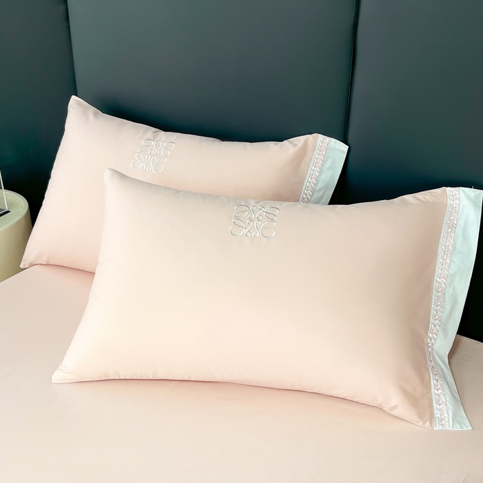 91家纺网 家纺一手货源 找家纺 梧桐家居 2025春夏新款全棉13374跑量罗伊儿四件套（退货不退礼盒） 罗伊儿-浅粉