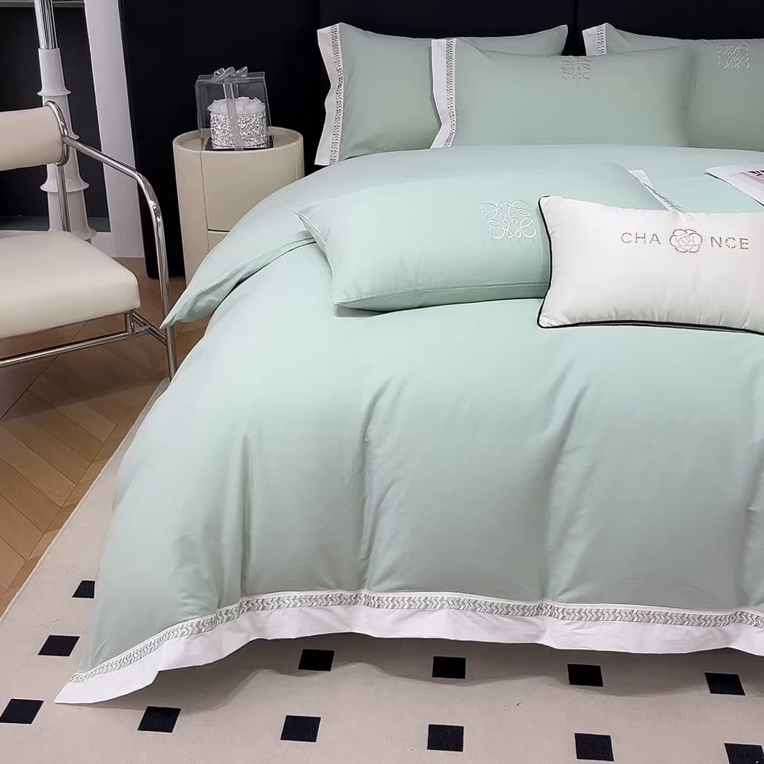 91家纺网 家纺一手货源 找家纺 梧桐家居 2025春夏新款全棉13374跑量罗伊儿四件套（退货不退礼盒） 罗伊儿-浅绿