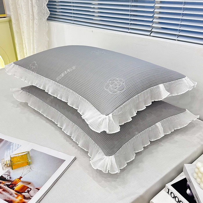 91家纺网 家纺一手货源 找家纺 雨彤家纺 2025新款冰豆豆蕾丝花边单人枕套单品枕套枕套单件 山茶花-灰