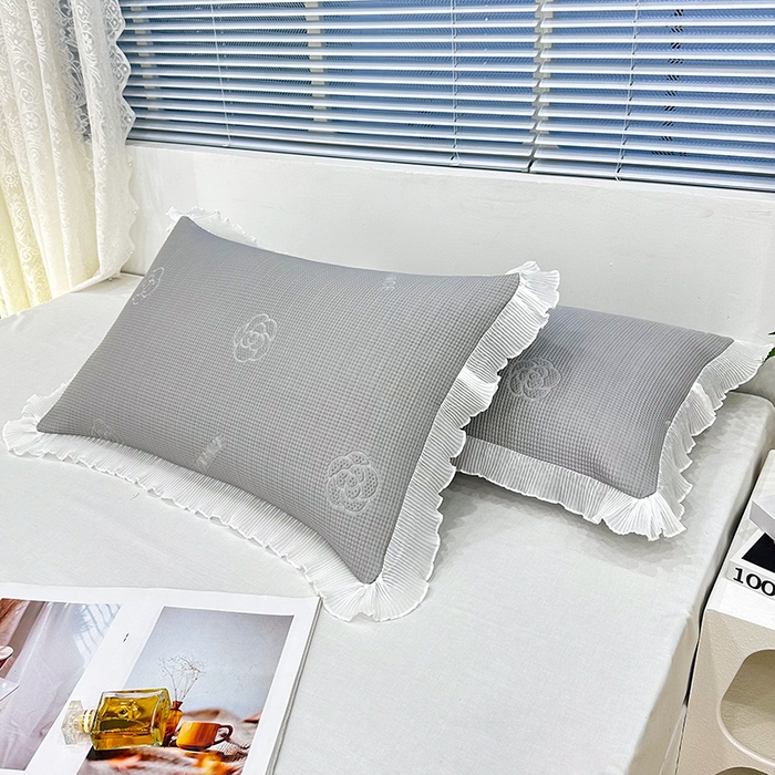91家纺网 家纺一手货源 找家纺 雨彤家纺 2025新款冰豆豆蕾丝花边单人枕套单品枕套枕套单件 山茶花-灰