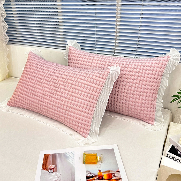 91家纺网 家纺一手货源 找家纺 雨彤家纺 2025新款冰豆豆蕾丝花边单人枕套单品枕套枕套单件 小菱形-粉