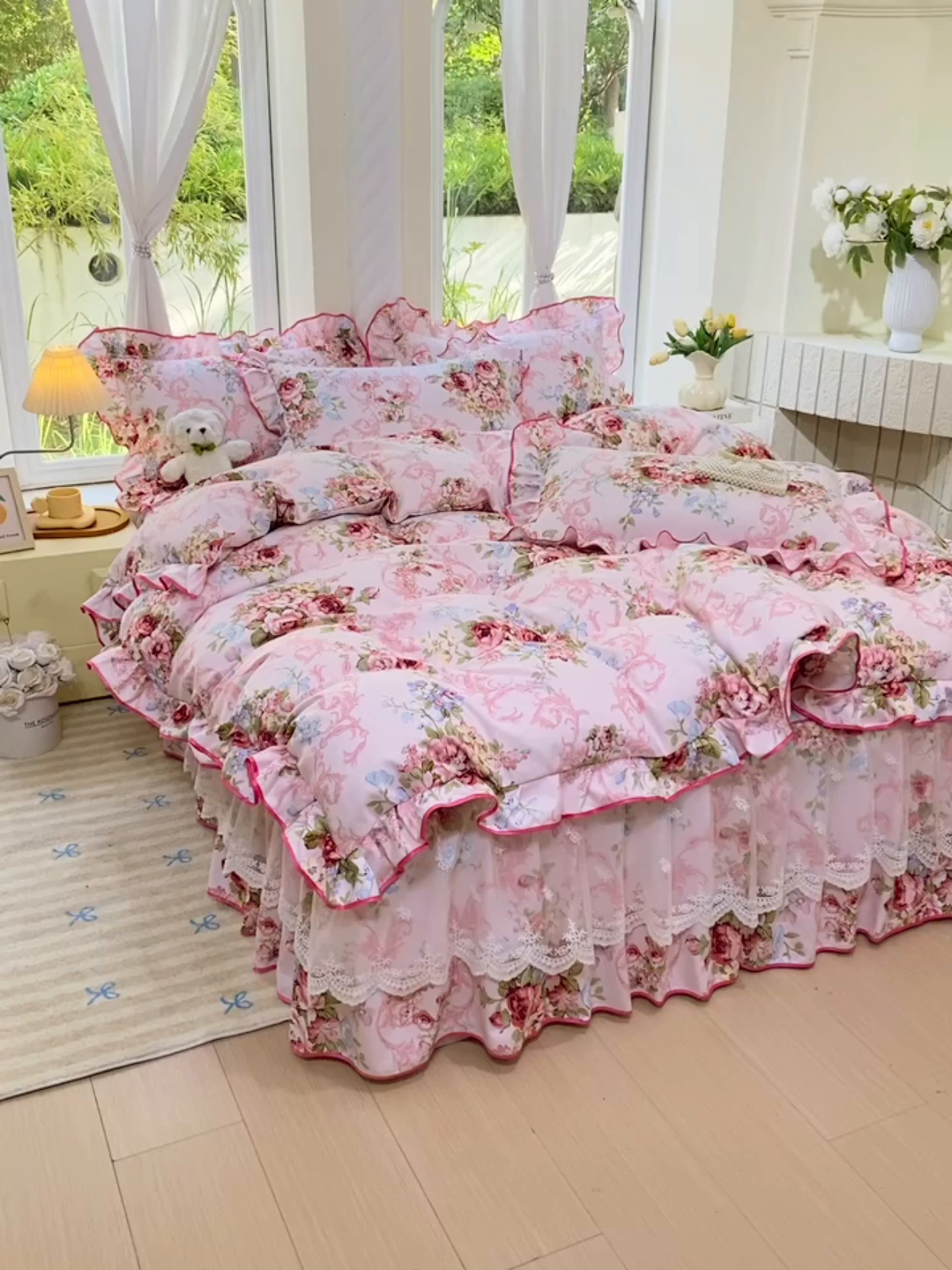 91家纺网 家纺一手货源 找家纺 雨彤家纺 2025新款高克重韩式公主风亲肤斜纹床裙四件套 绮丽花语-公主风