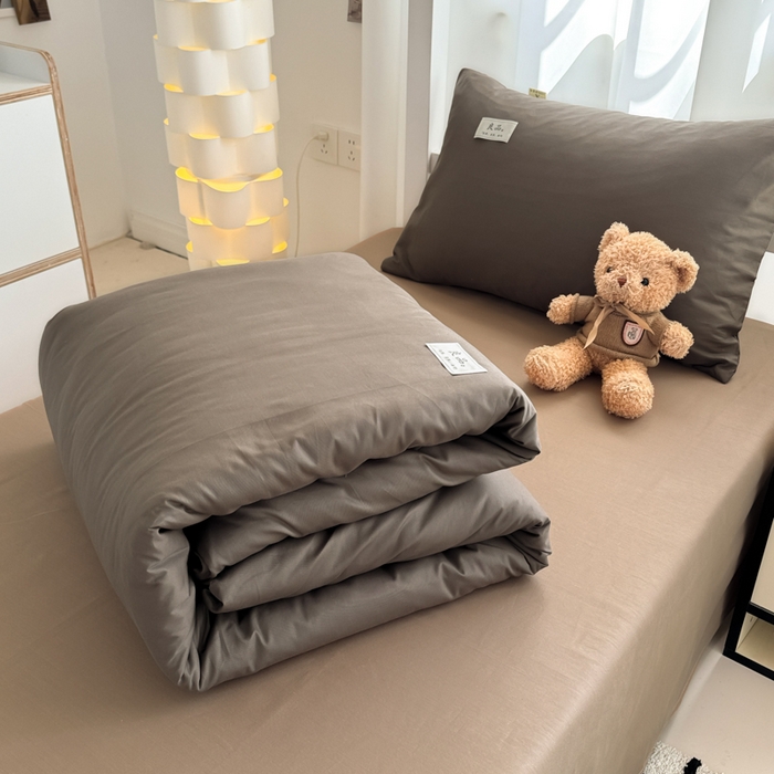 91家纺网 家纺一手货源 找家纺 眠博士 2025新款全棉纯棉40支双拼纯色四件套-学生款 全棉拼色-春泥+卡其