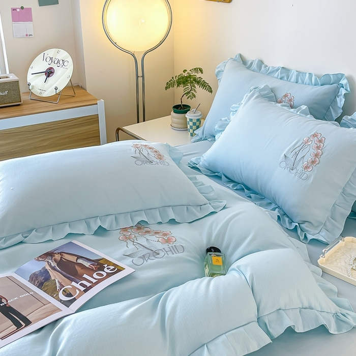 91家纺网 家纺一手货源 找家纺 梓之赫2025新款竹纤棉绣花四件套 绽放-天兰