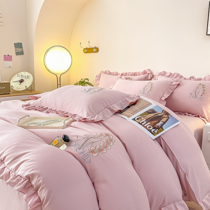 91家纺网 家纺一手货源 找家纺 梓之赫2025新款竹纤棉绣花四件套 绽放-樱花粉