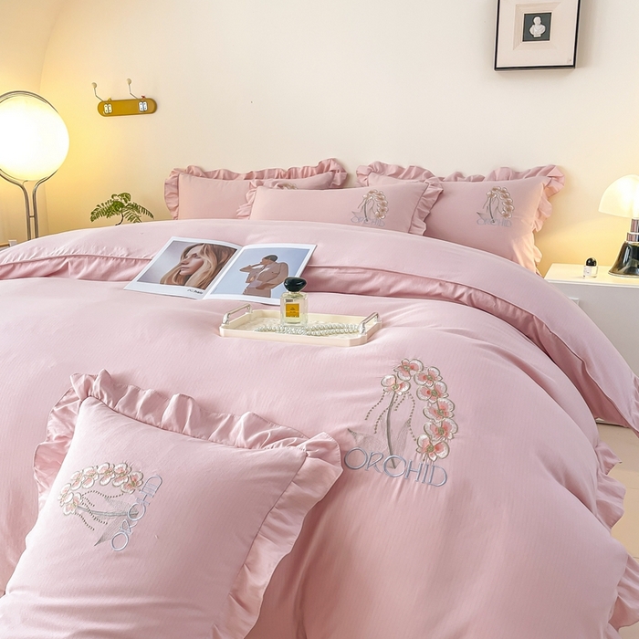 91家纺网 家纺一手货源 找家纺 梓之赫2025新款竹纤棉绣花四件套 绽放-樱花粉