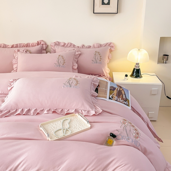 91家纺网 家纺一手货源 找家纺 梓之赫2025新款竹纤棉绣花四件套 绽放-樱花粉