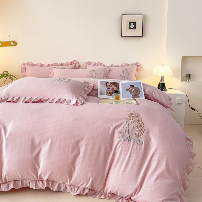 91家纺网 家纺一手货源 找家纺 梓之赫2025新款竹纤棉绣花四件套 绽放-樱花粉