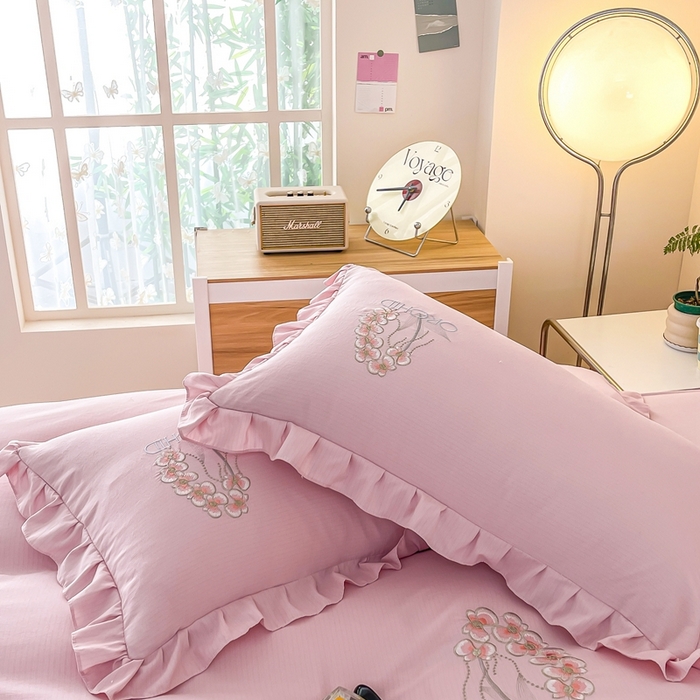 91家纺网 家纺一手货源 找家纺 梓之赫2025新款竹纤棉绣花四件套 绽放-樱花粉