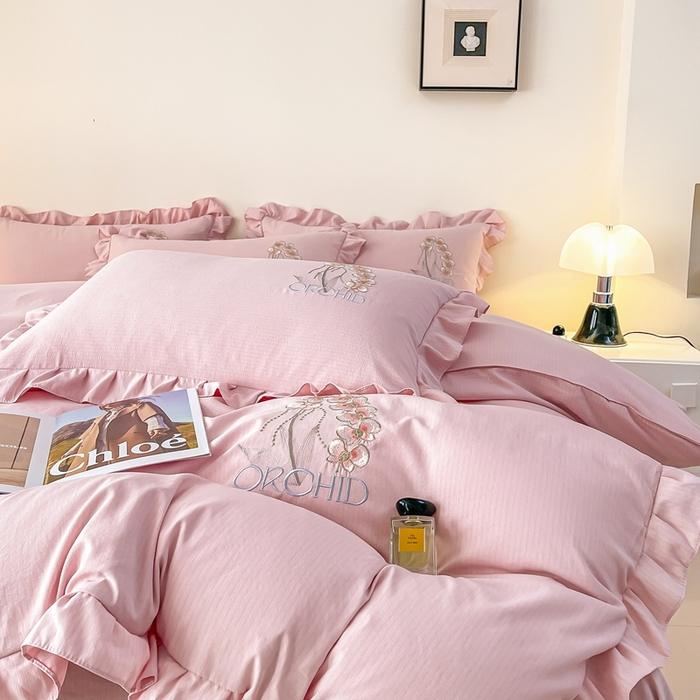 91家纺网 家纺一手货源 找家纺 梓之赫2025新款竹纤棉绣花四件套 绽放-樱花粉