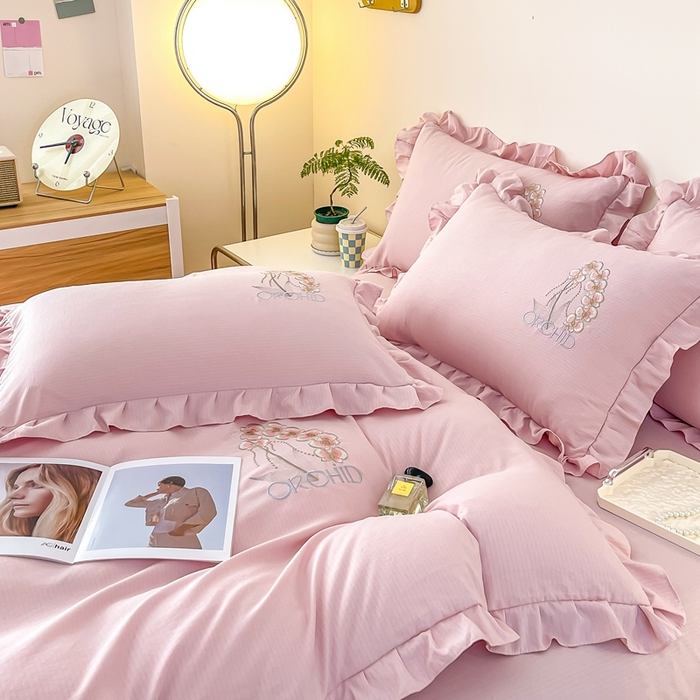 91家纺网 家纺一手货源 找家纺 梓之赫2025新款竹纤棉绣花四件套 绽放-樱花粉