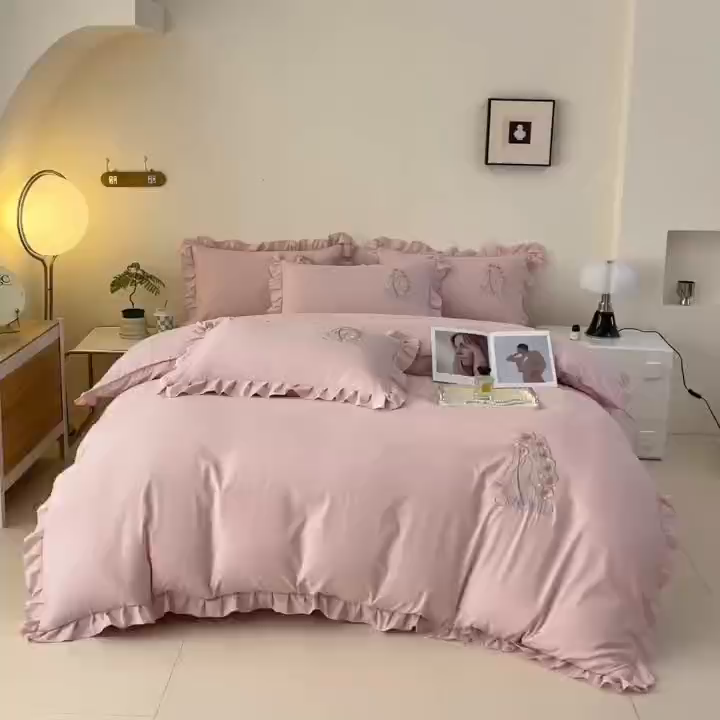 91家纺网 家纺一手货源 找家纺 梓之赫2025新款竹纤棉绣花四件套 绽放-樱花粉