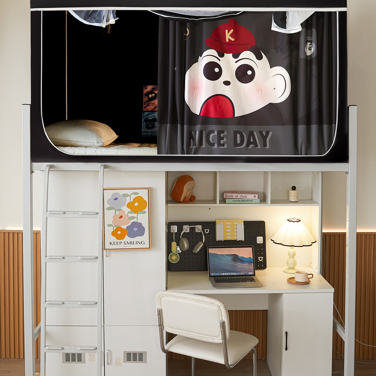 91家纺网 家纺一手货源 找家纺 博诺蚊帐 2025新款99%五面遮光加厚涂层遮光大版数码印花带靠墙帘卡通学生蚊帐 快乐小新