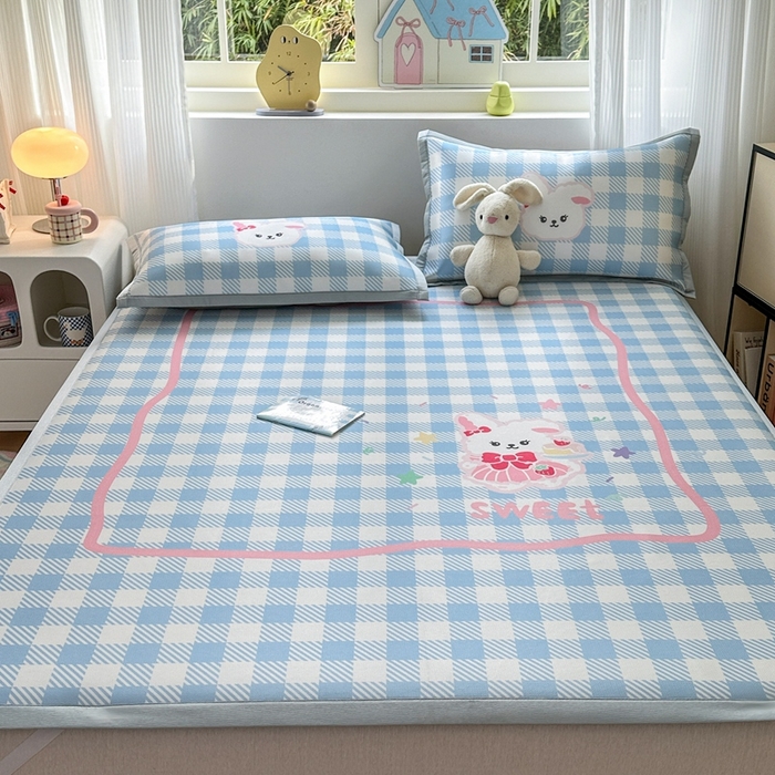 91家纺网 家纺一手货源 找家纺  （提供买家秀 爆款花型 不断货）2025新款A类碳光软冰丝凉席系列-床笠款 蓝格兔兔