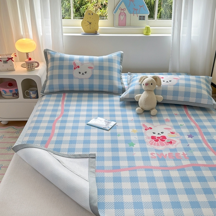 91家纺网 家纺一手货源 找家纺  （提供买家秀 爆款花型 不断货）2025新款A类碳光软冰丝凉席系列-床笠款 蓝格兔兔