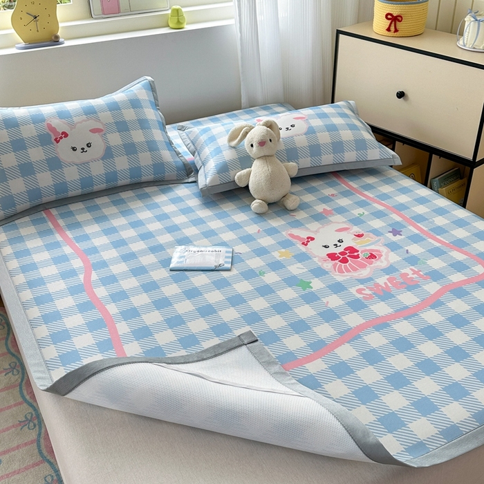 91家纺网 家纺一手货源 找家纺  （提供买家秀 爆款花型 不断货）2025新款A类碳光软冰丝凉席系列-床笠款 蓝格兔兔