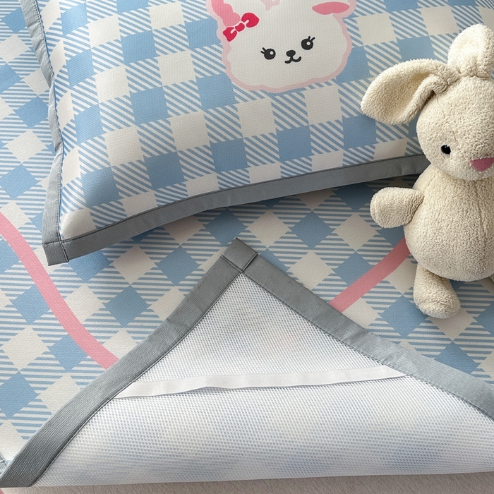 91家纺网 家纺一手货源 找家纺  （提供买家秀 爆款花型 不断货）2025新款A类碳光软冰丝凉席系列-床笠款 蓝格兔兔