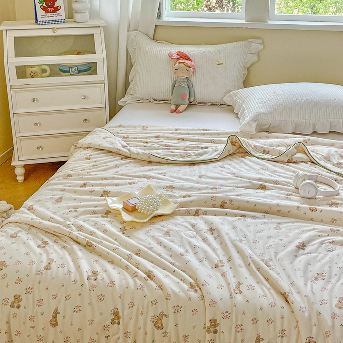 91家纺网 家纺一手货源 找家纺  提供买家秀爆款花型不断货）2025新款A类母婴级宝宝被子豆豆绒牛奶针织棉被子儿童豆豆被大豆被春秋冬被 牛奶针织被-熊兔恋记