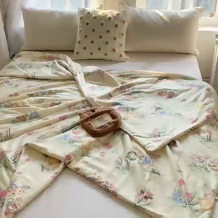 91家纺网 家纺一手货源 找家纺  提供买家秀爆款花型不断货）2025新款A类母婴级宝宝被子豆豆绒牛奶针织棉被子儿童豆豆被大豆被春秋冬被 牛奶针织被-嗨皮兔