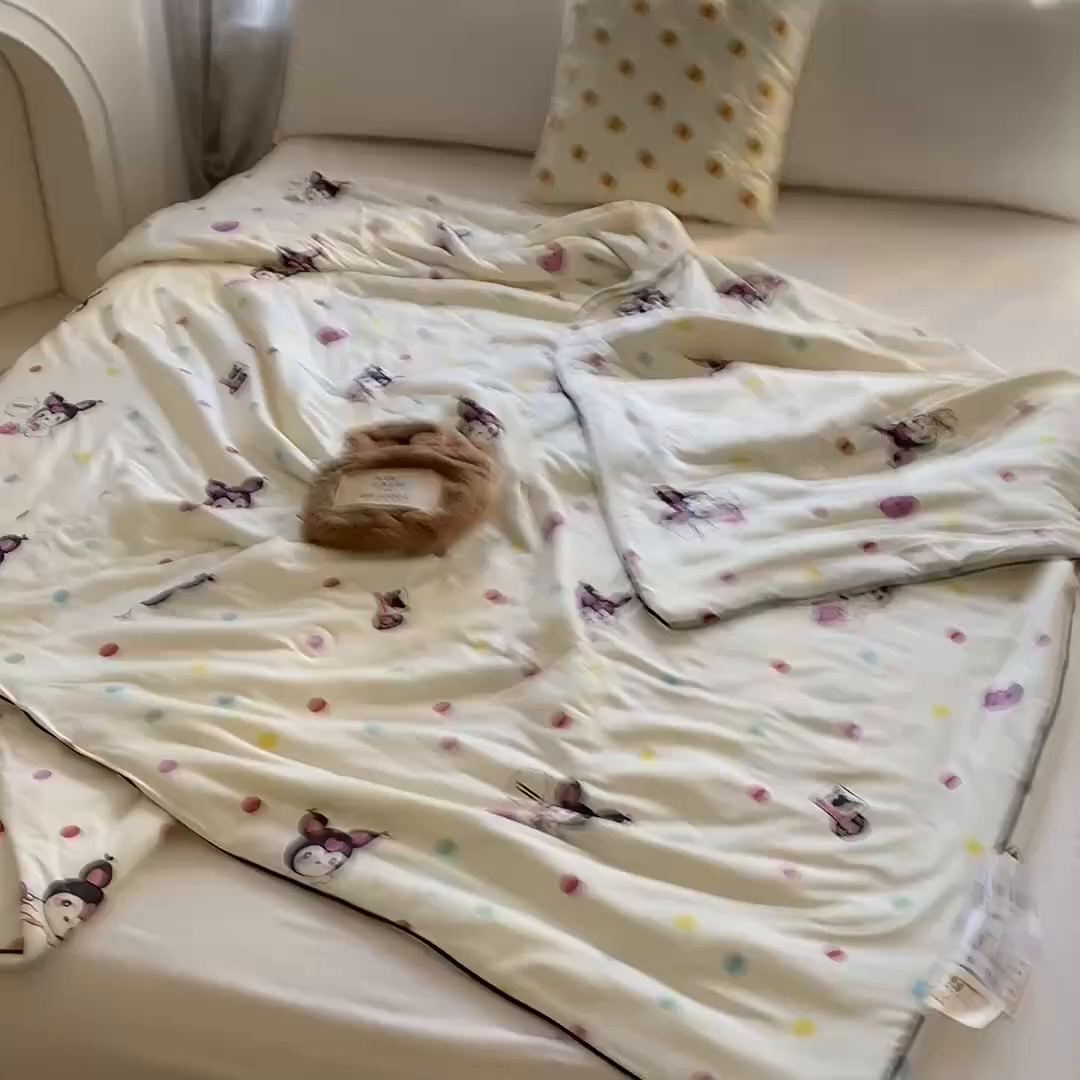 91家纺网 家纺一手货源 找家纺  提供买家秀爆款花型不断货）2025新款A类母婴级宝宝被子豆豆绒牛奶针织棉被子儿童豆豆被大豆被春秋冬被 牛奶针织被-库洛米