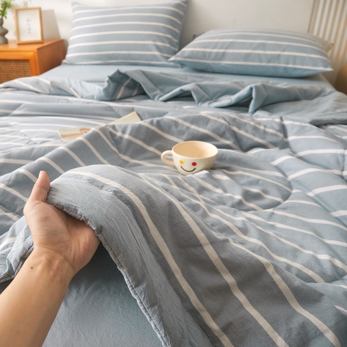 91家纺网 家纺一手货源 找家纺  2025新款无印风新疆棉花夏被夏凉被空调可机洗（提供买家秀 爆款花型 不断货） 蓝宽条