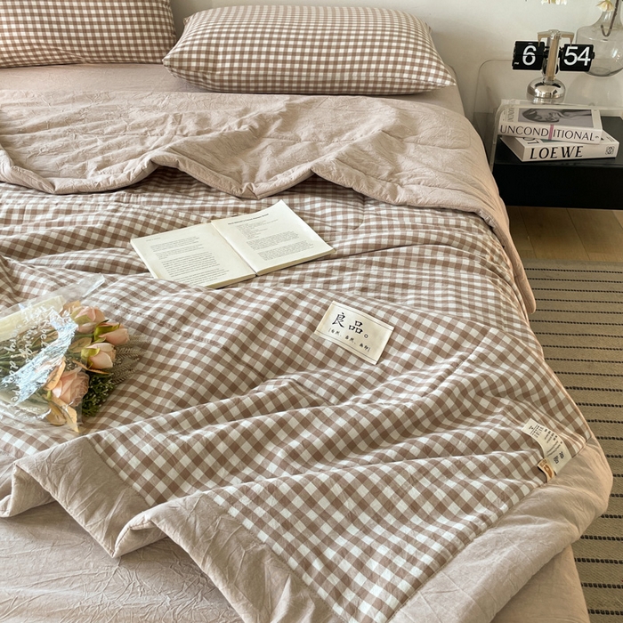 91家纺网 家纺一手货源 找家纺  2025新款无印风新疆棉花夏被夏凉被空调可机洗（提供买家秀 爆款花型 不断货） 良品-咖小格